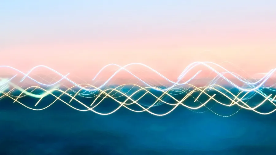 Light amplification & the play of the image